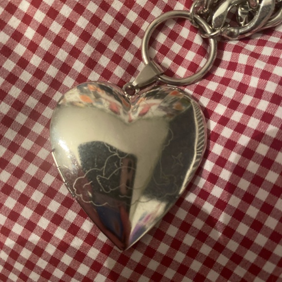 Tunnel Vision silver stainless steel heart locket necklace - Picture 2 of 5